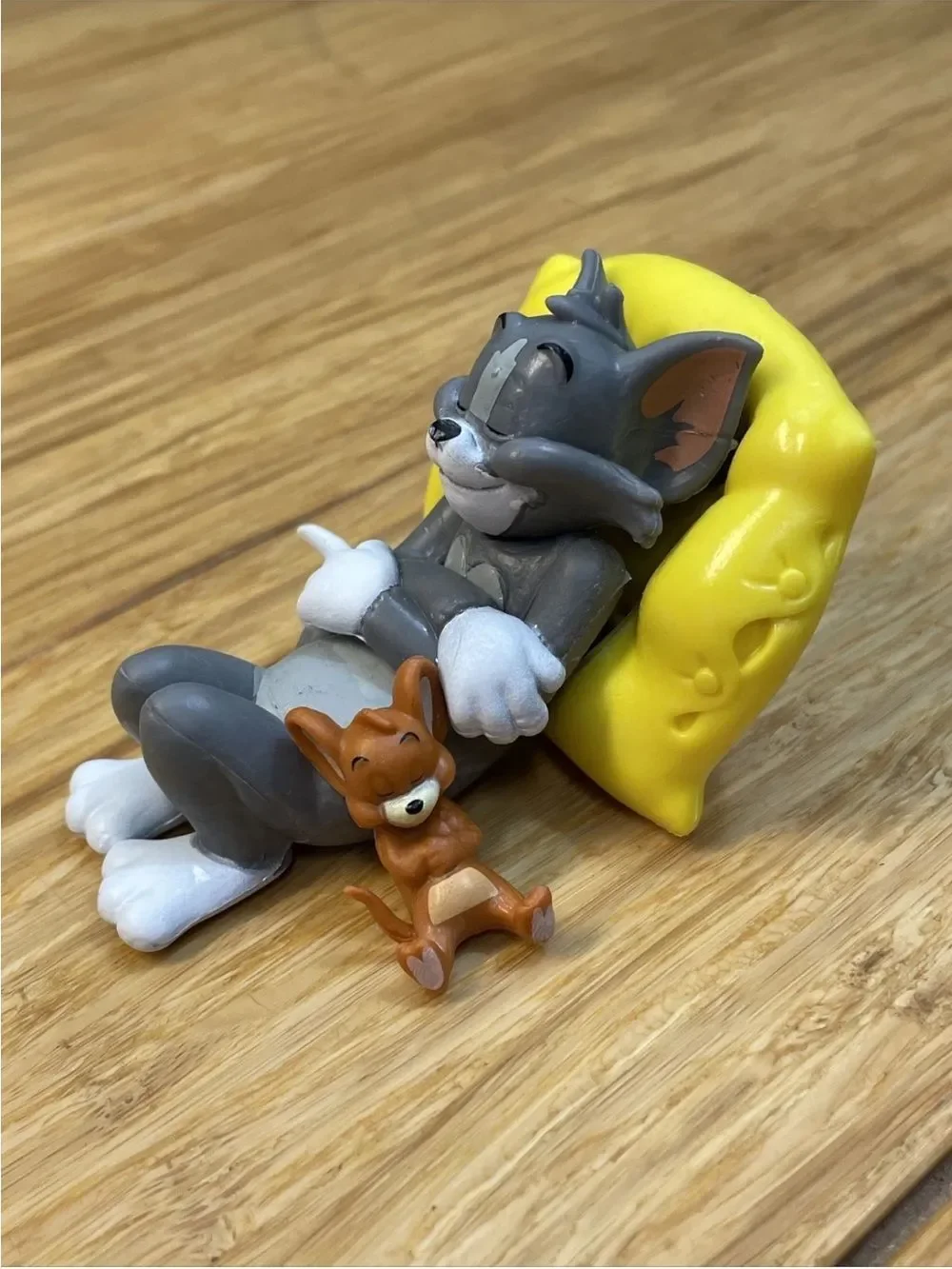 Warner Bros. Gray Tom & Brown Jerry with Yellow Cheese Bed Figurine